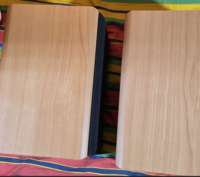 Vand boxe  de raft marca Kef