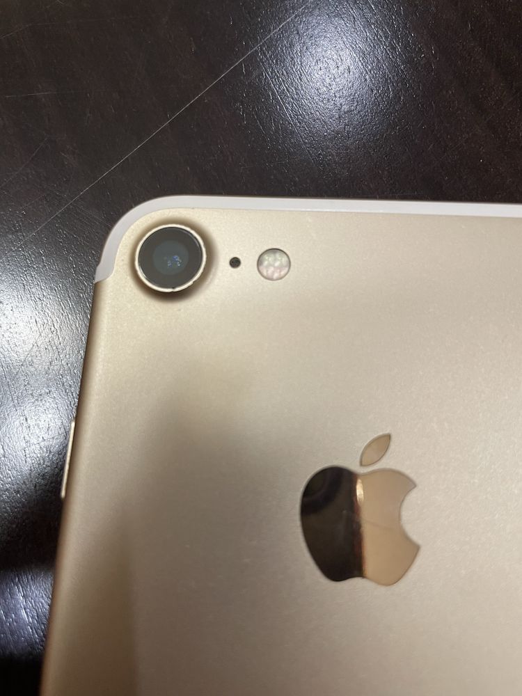 IPhone 7 Gold.