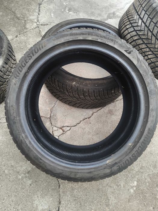 Продавам 4бр. Bridgestone Blizzak lm005 255x40x19