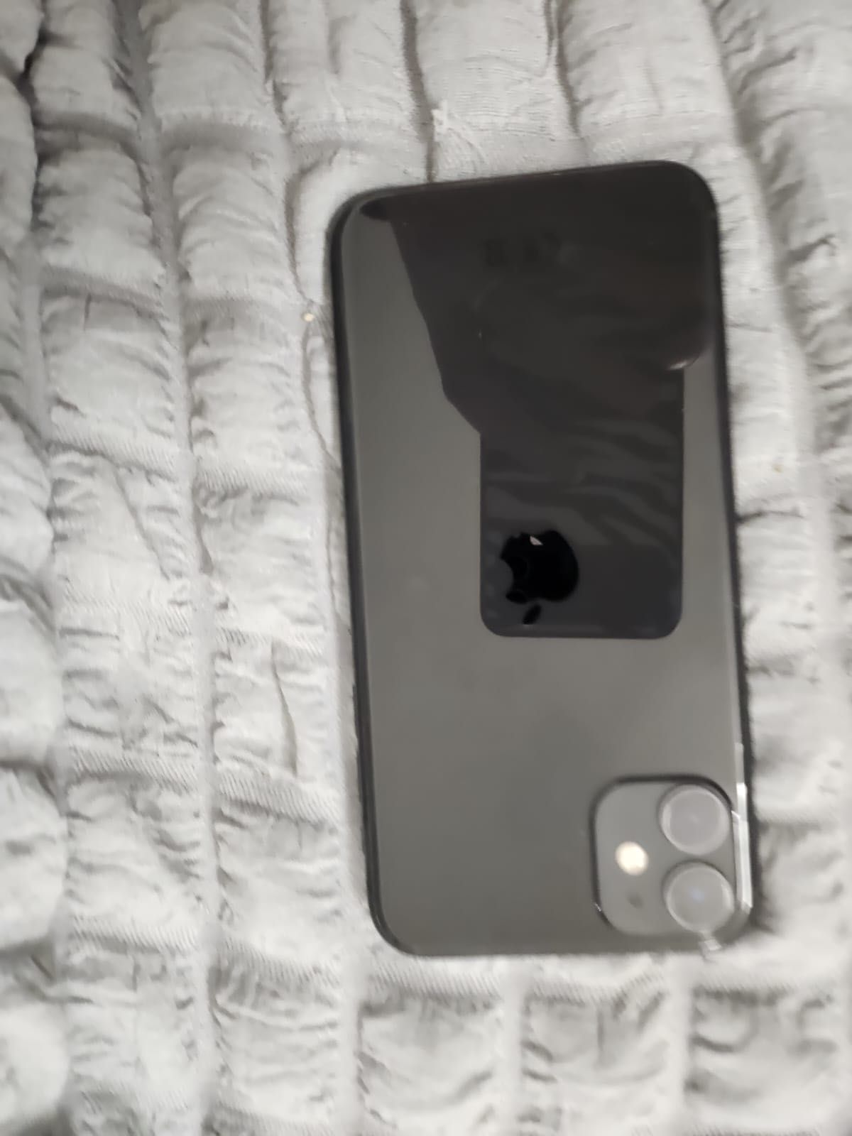 iPhone 11 64 GB памет