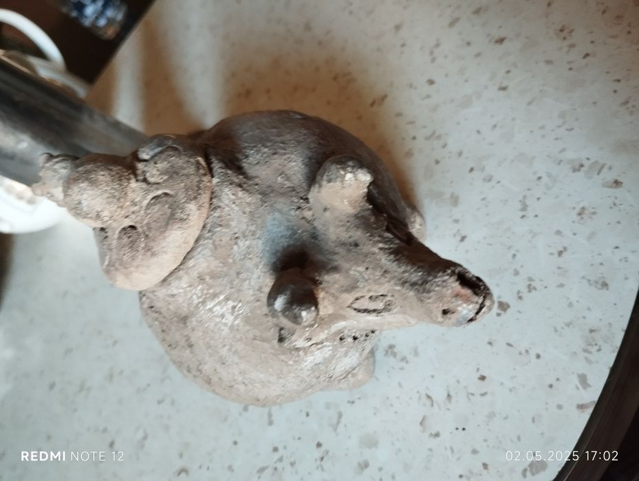 Старые горшочки.