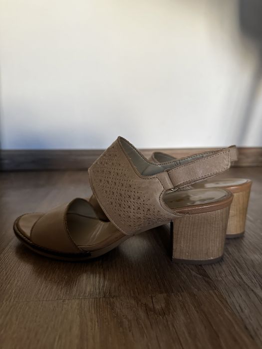 Sandale din piele crem Rizzoli mărimea 37