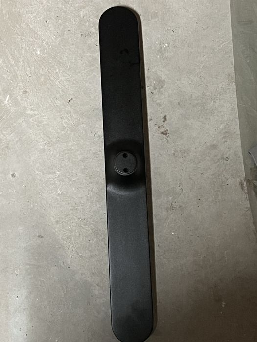 Бюра и маси ( липсват крепежни елементи )