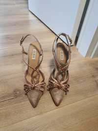 Pantofi guess noi marime 37 se potrivesc si pentru marimea 38