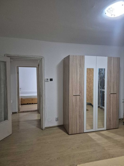 Apartament 2 camere de închiriat.
