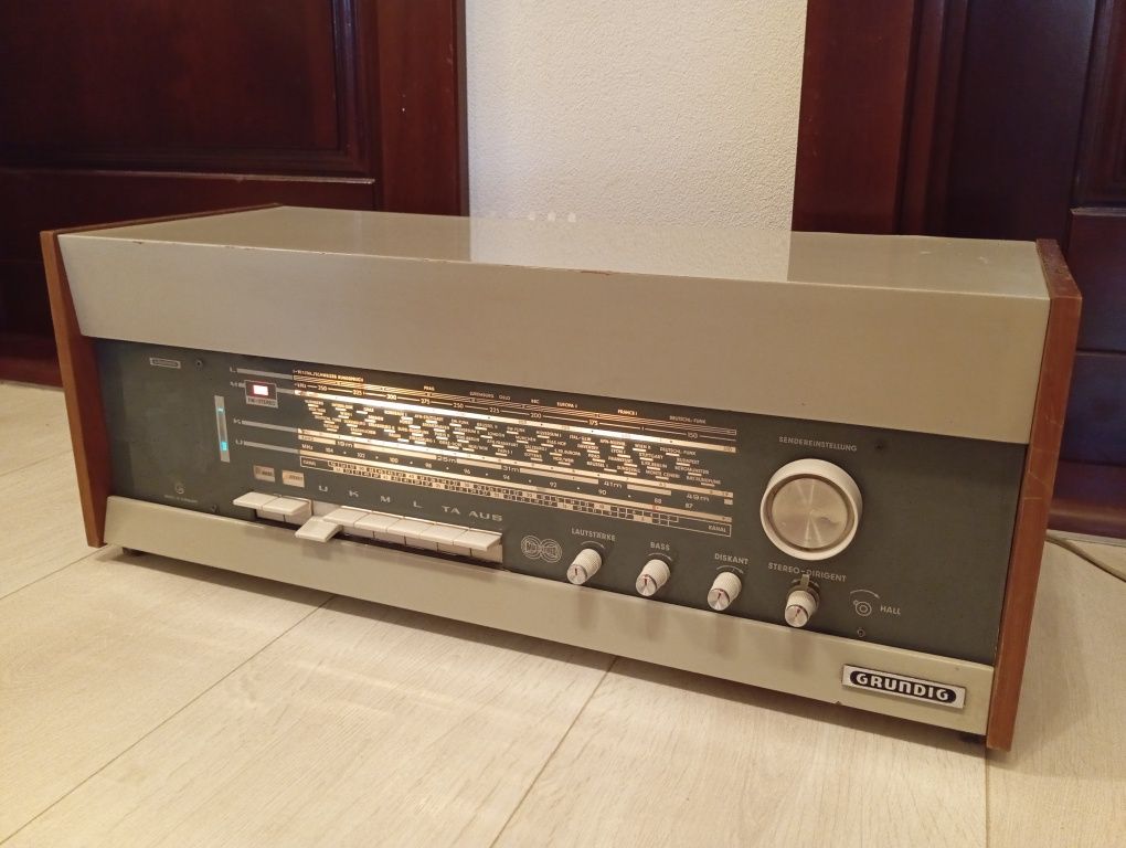 Grundig Stereomeister 35M radioreceiver Lampi