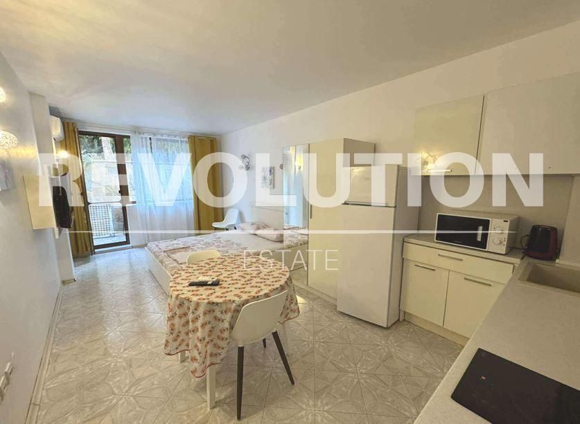 Едностаен апартамент в района на Константин и Елена!