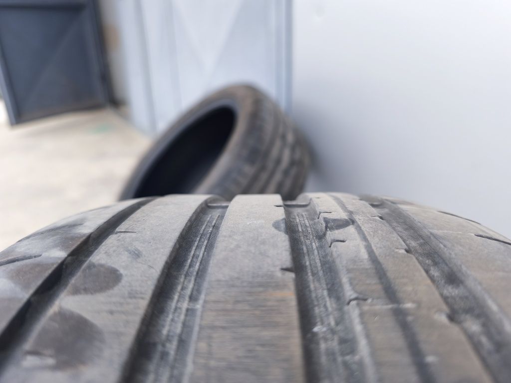 Летни гуми 235/45/17 2бр. Continental и 2бр. Dunlop