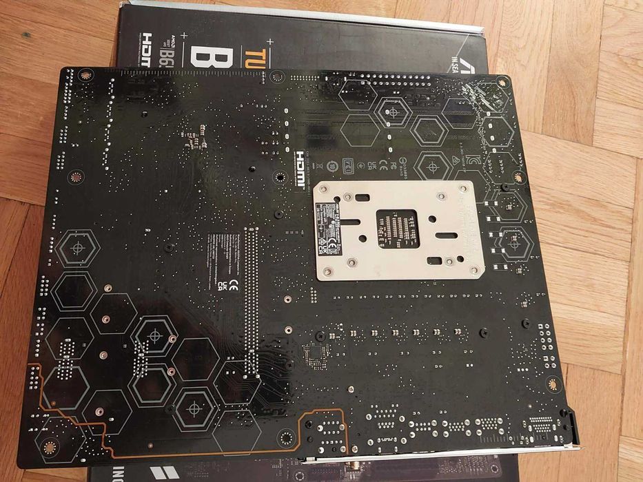 AMD Ryzen 9 9900X + Asus TUF Gaming B650-E Wi-Fi