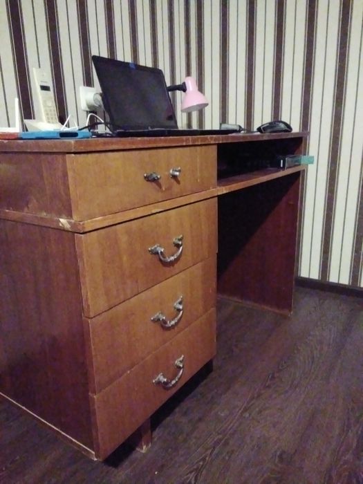 Стол тумбовый с ящиками