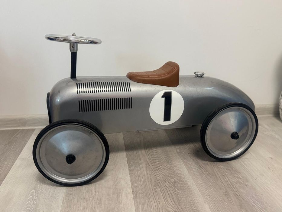 Метална ретро количка