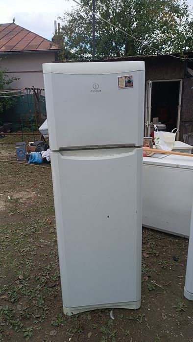 Vând frigidere Zanussi
