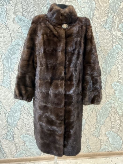 Норковая шуба,в трендовом цвете с прямым воратником