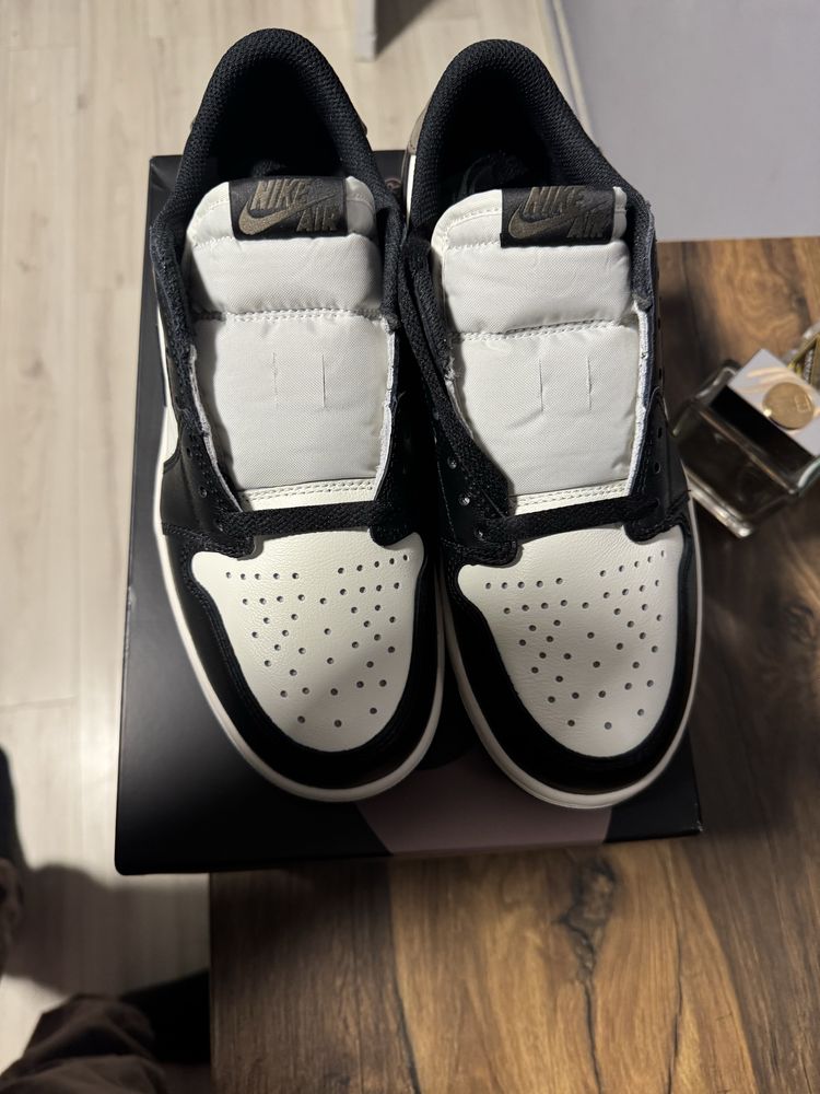 Jordan 1 Low Mocha