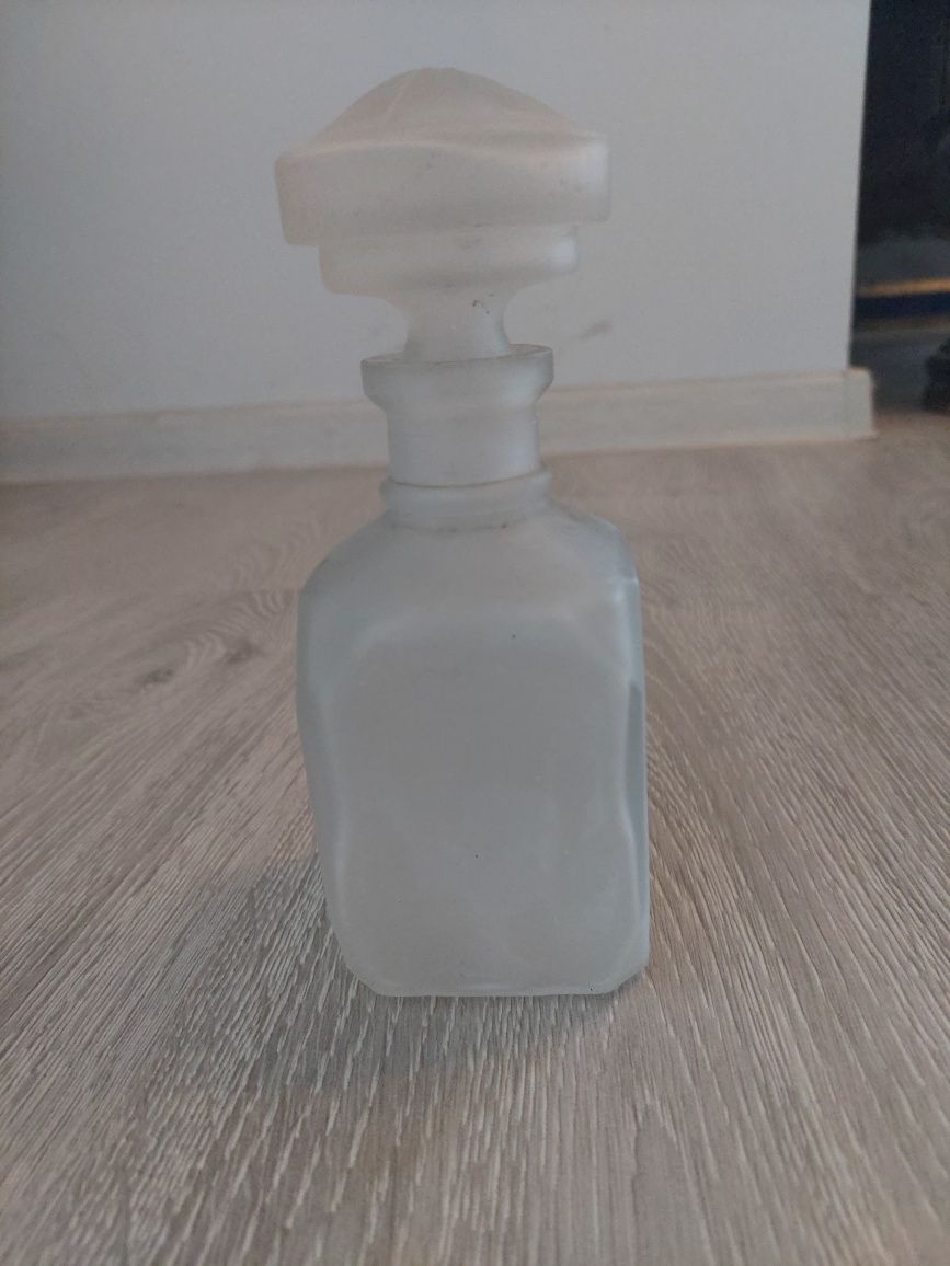 Sticlă veche de parfum