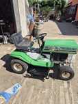 Tractoras tuns gazon Tractor iarba