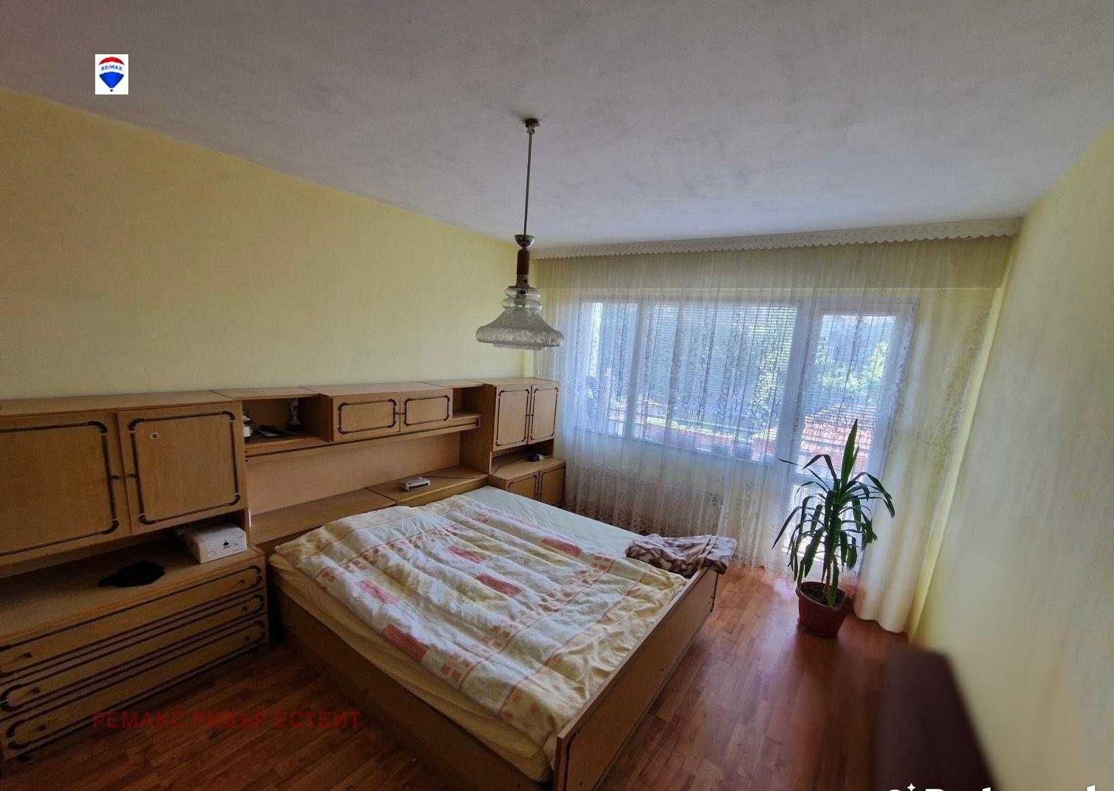 Четиристаен апартамент за продажба кв. Родина 1