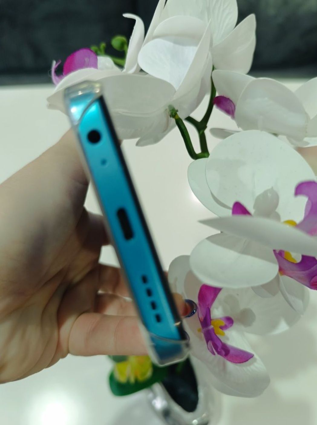 Телефон Infinix blue