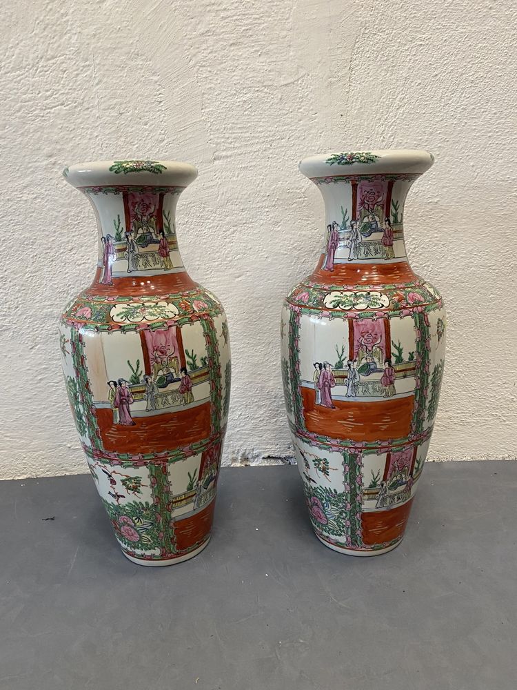 Огромни китайски вази с маркировка