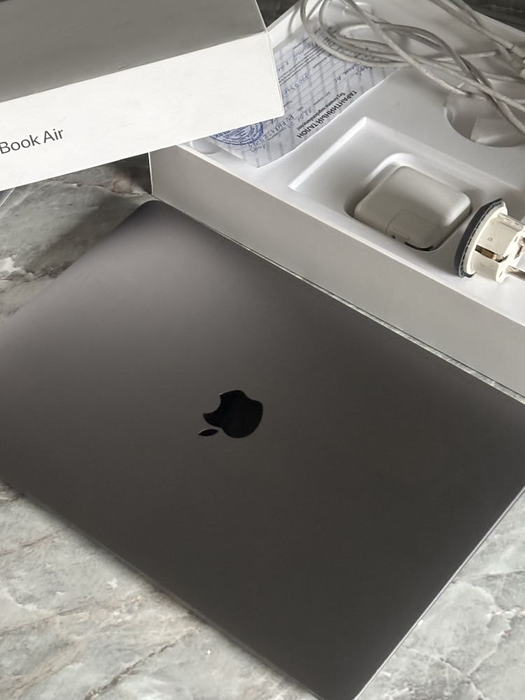 MacBook Air 13” (M1, 2020) в отличном состоянии