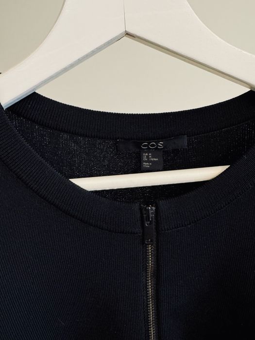 COS М размер Жилетка тип “бомбър”