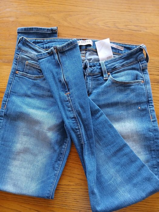 Дамски дънки.Размера е сниман