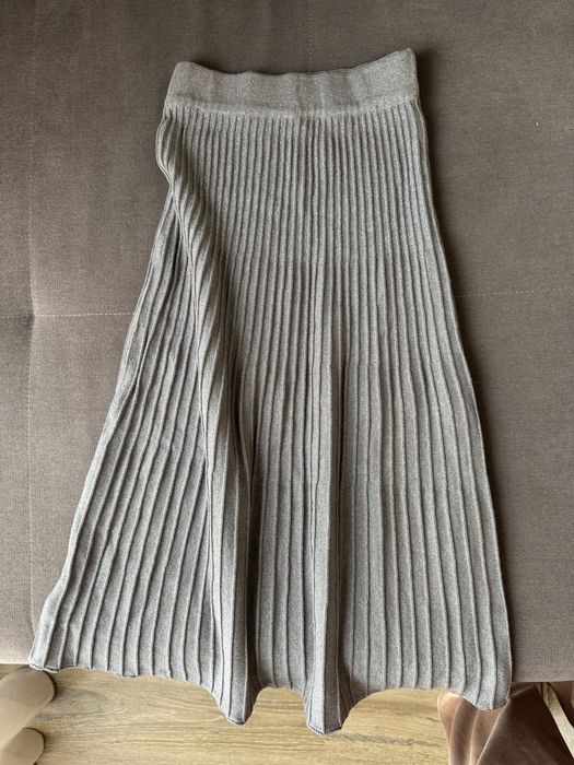 Пола плисе фино плетиво с лъскави нишки