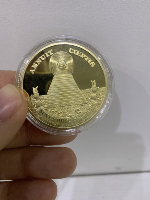 Чисто нови неразопаковани монети!!!