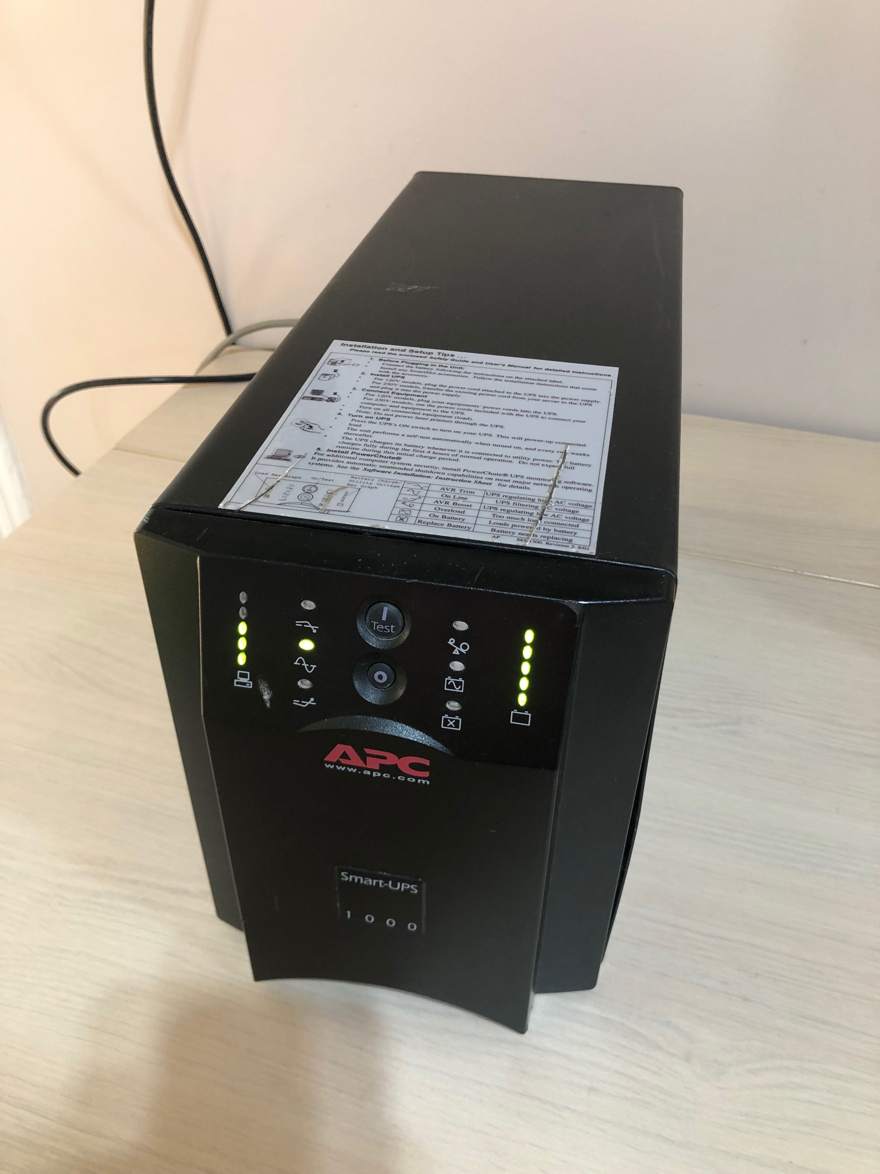 APC Smart-UPS 1000VA USB Serial Port 230V AVR unda sinusoida pura