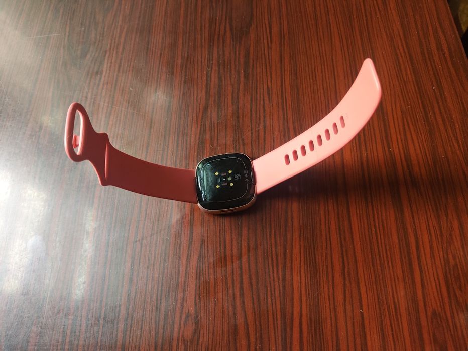 Google Fitbit Versa 4 Smartwatch