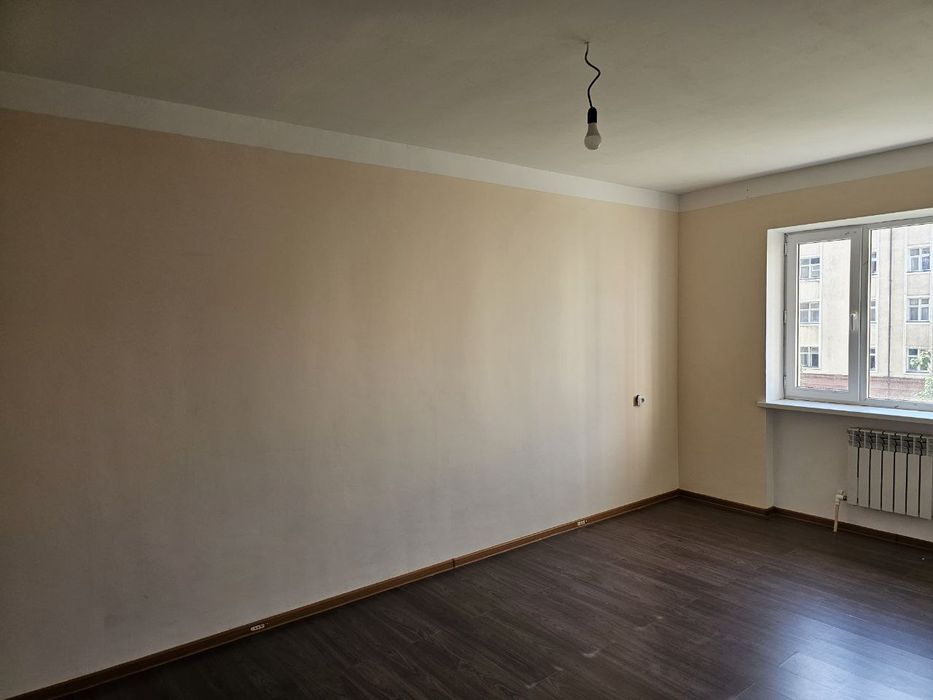 Motrid  4 etaj 2 xonali sotiladi