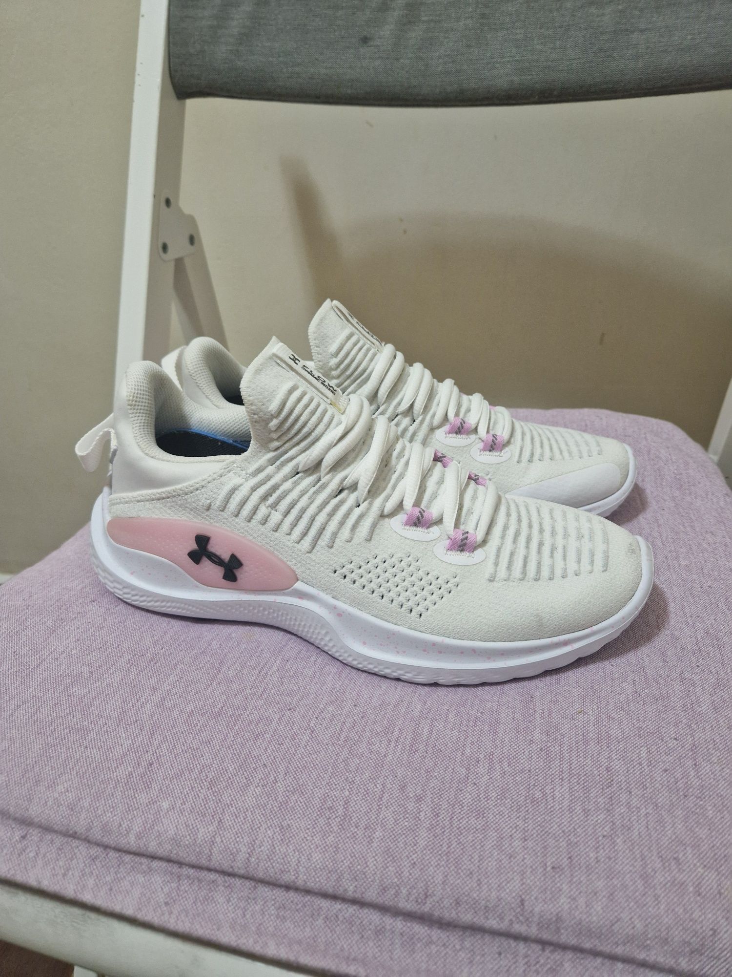 Adidasi Under Armour 38