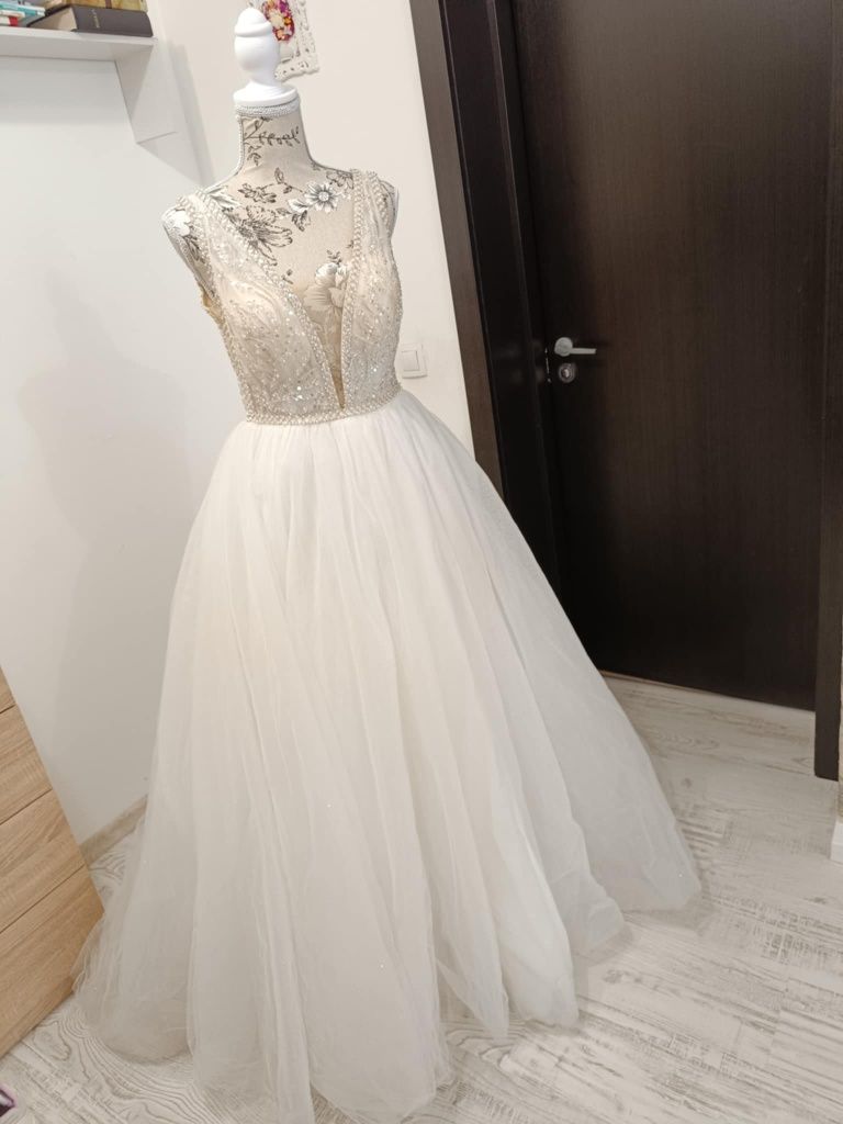 Vand rochie de mireasa