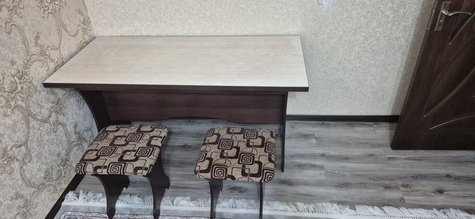 Продам стол + 4 стула