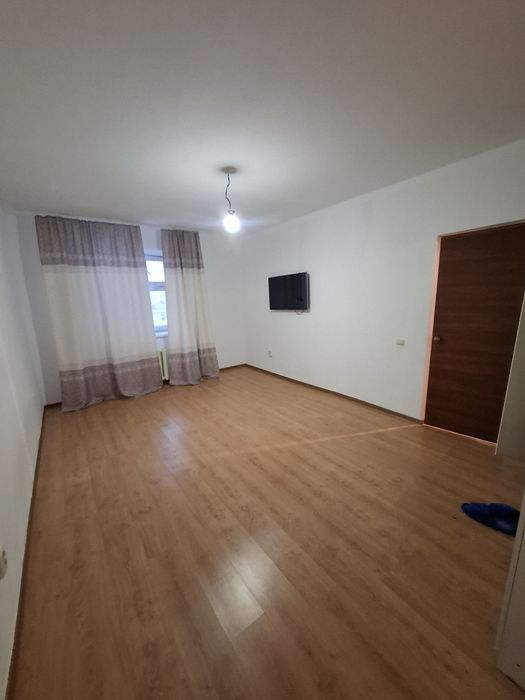 Сдаётся 1комн.кв в г.Уральске.5мкр 7 дом 4 этаж Рядом "НИШ" .