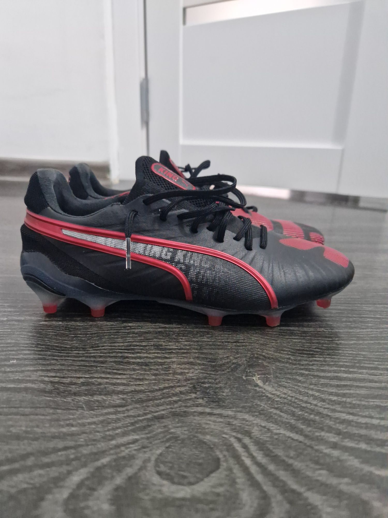 Ghete fotbal Puma King Corsa Ultimate mar. 38