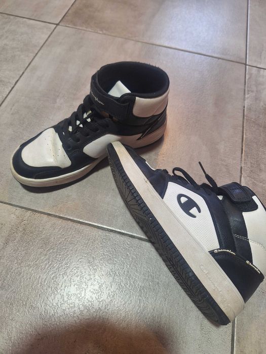 Ghete Champion, nr.40, purtate foarte putin