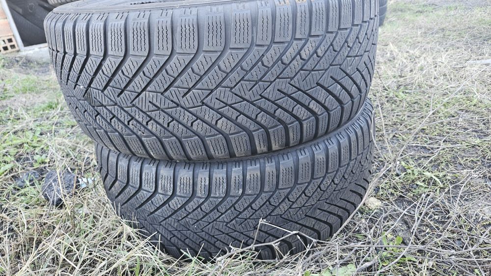 2бр гуми 225 40 18 дот 23 пирели