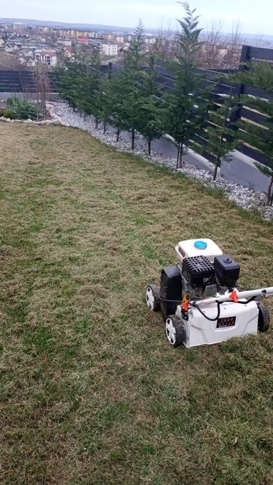 Închiriez scarificator gazon distribuitor seminte