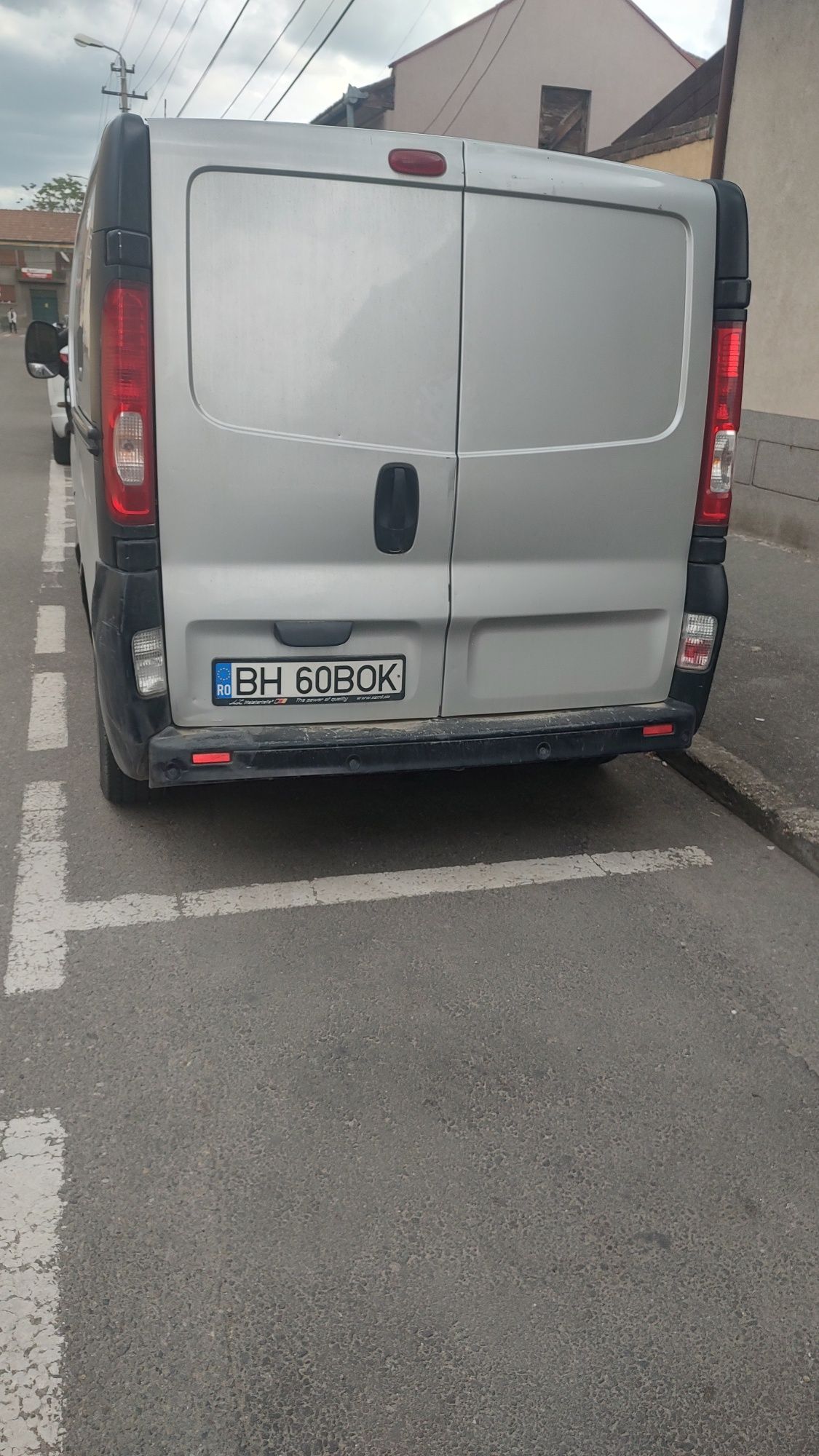 Vivaro de vanzare 5400euro