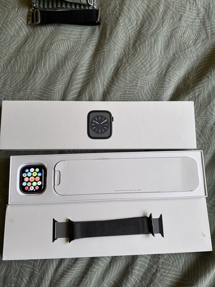 Vând Apple Watch seria 8