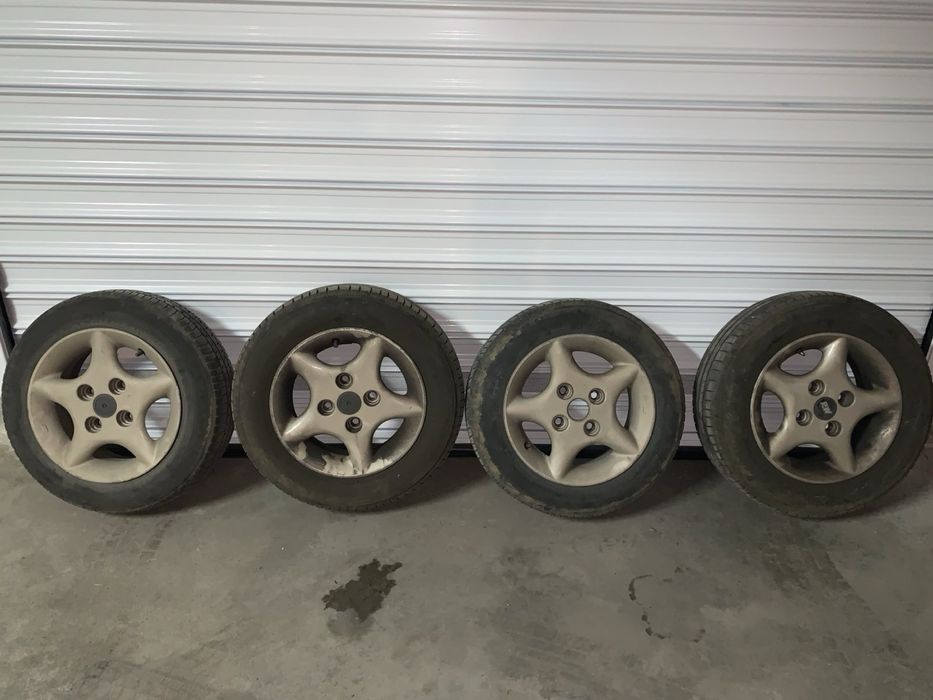 Гуми с джанти Ford fiesta 13 цола