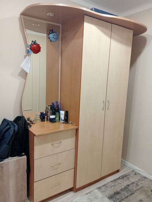 Продам прихожую шкаф