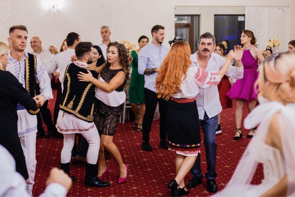 Dansatori Evenimente , petreceri private , botezuri