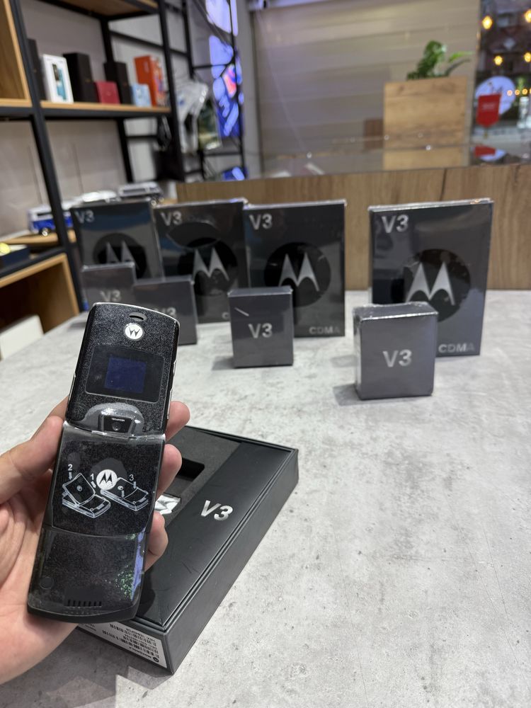 Perfectum MOTOROLA RAZR V3  CDMA новый пачка