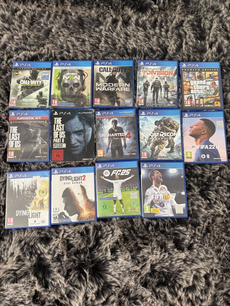 ПРОДАВАМ PS4 FAT със 15 игри + 2 игри вътре в плейстейшъна
