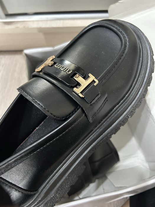 Продается новая обувь ,неношенная.Лоферы ,размер 39.