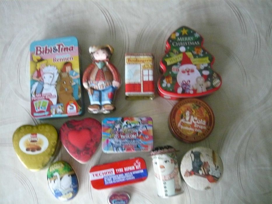 Стари Автентични метални кутии