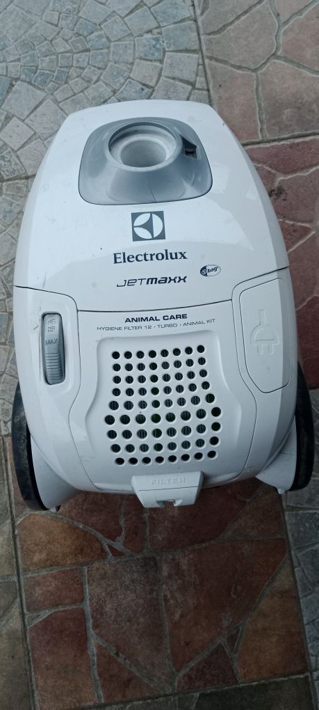 Vând Aspirator Electrolux.