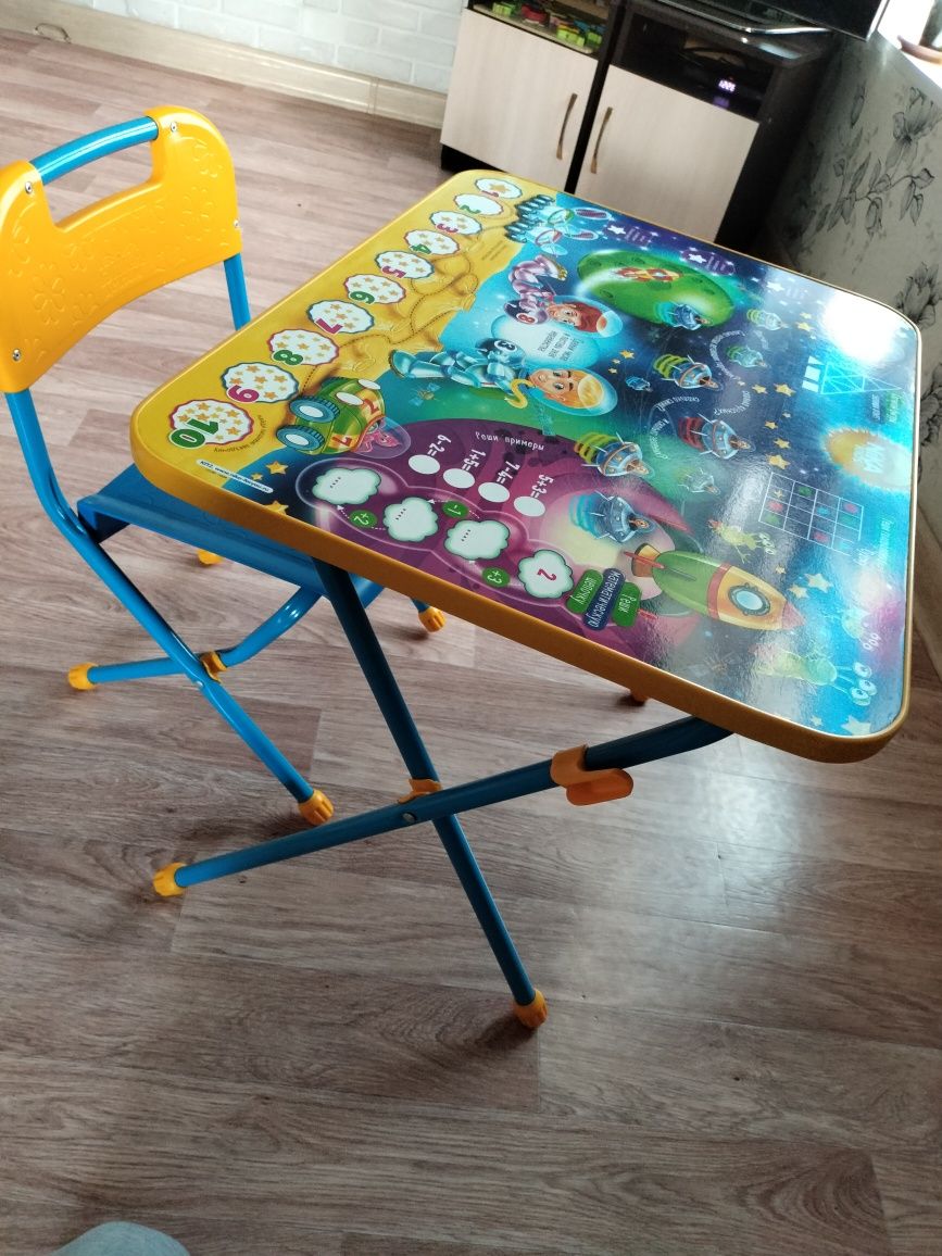 Продам детский стул со столом